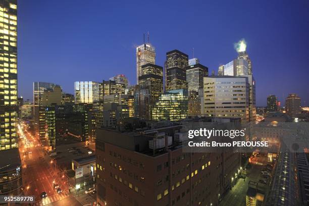 Toronto In 2000 Toronto Downtown Night Photos and Premium High Res Pictures - Getty Images