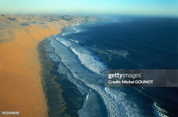 Les dunes de Sossusvlei dans le desert du Namib en Namibie sont les plus hautes dunes du monde La cote des squelettes a conception bay sur...