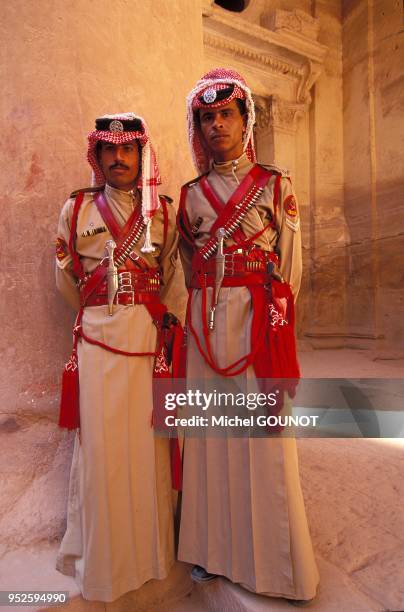 Site Nabateen de PETRA en Jordanie. Les gardiens de Petra en uniforme traditionnel.