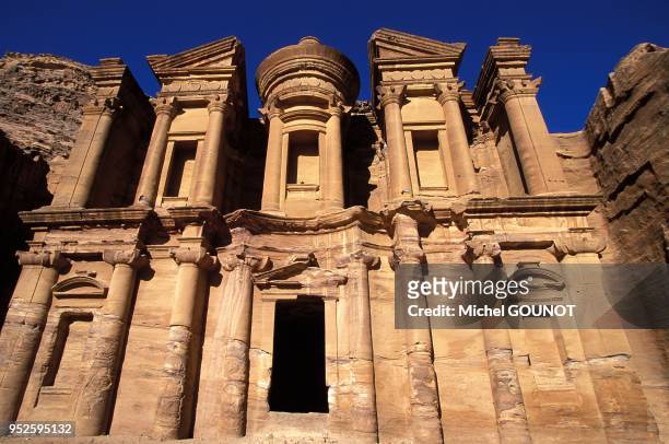 Site Nabateen de PETRA en Jordanie. Temple principal de Petra appele "le tresor" Le triclinium est lieu ou les parents du defunt prenaient les repas...