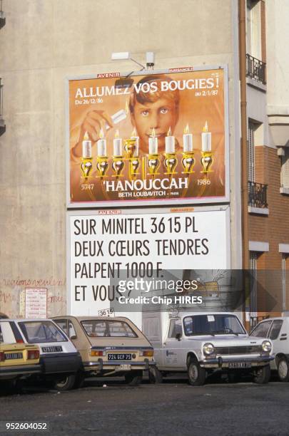 Affiche publicitaire pour la messagerie Minitel et affiche pour promouvoir la fête de Hanouccah en décembre 1986, à Paris, France.