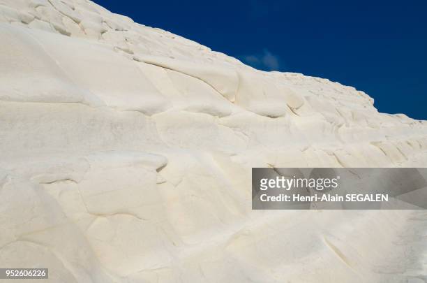 Scala dei Turchi, à Realmonte proche d'Agrigente. Détail des falaises de calcaire blanc, érodées en escalier.