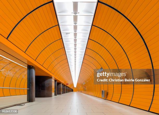 subway station marienplatz, munich - christian beirle fotografías e imágenes de stock