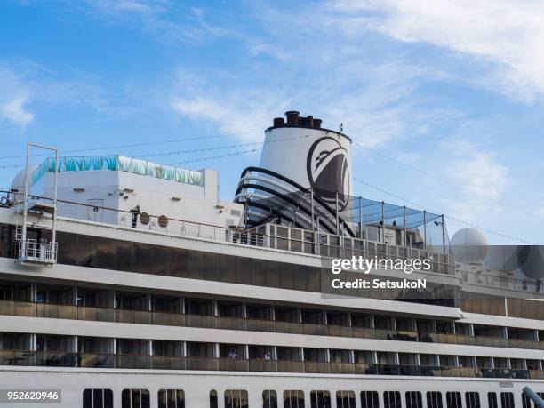 ms volendam en el embarcadero de osanbashi, yokohama - superficie lateral fotografías e imágenes de stock