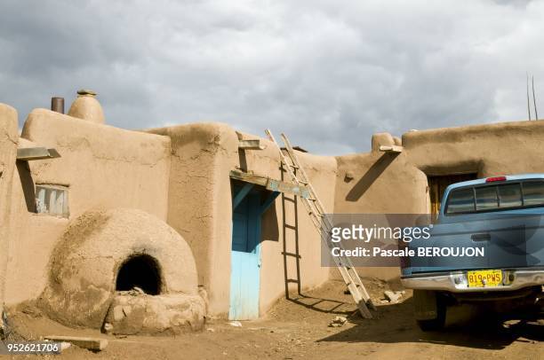 Maisons de la structure sud du pueblo appele Hlaukkwima. L'echelle permettait de rentrer dans la maison par le toit le 9 octobre 2011. Construites en...
