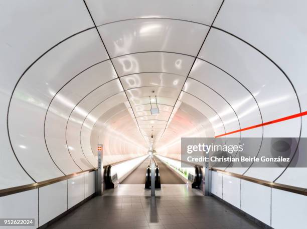 subway station wilhelminahof, rotterdam. - christian beirle gonzález stock pictures, royalty-free photos & images