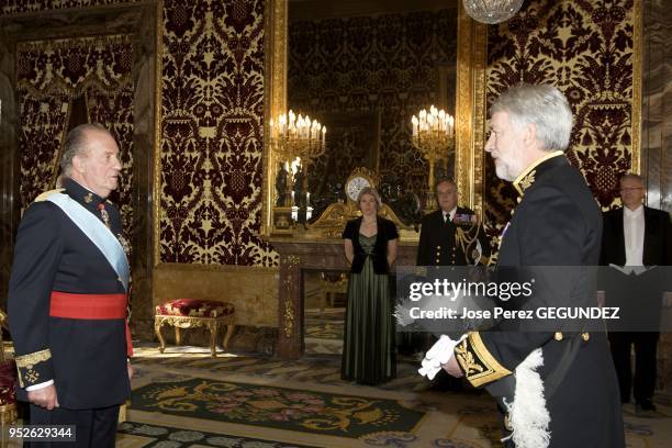 Giles Paxman, Ambassador of the United Kingdom of Great Britain and Northern Ireland is presented to Spanish King Juan Carlos I.