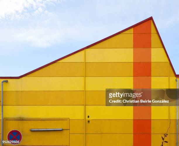 facade of warehouse in munich - christian beirle 個照片及圖片檔