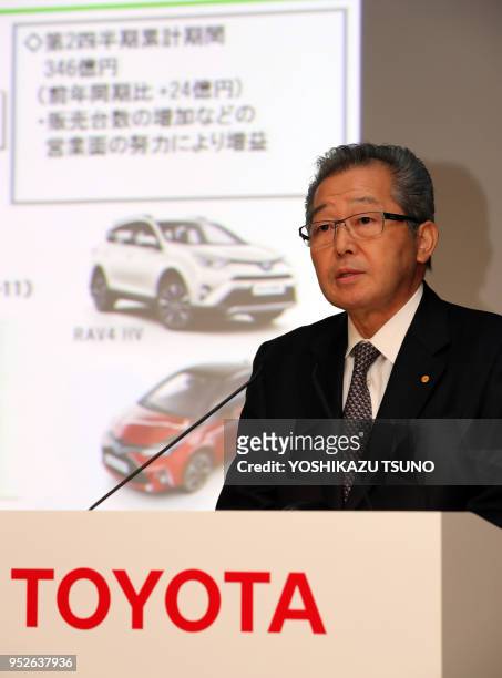 Takahiko Ijichi le vice président du géant automobile japonais Toyota annonce les résultats financiers de la compagnie pour le premier semestre le 8...