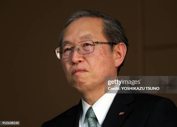 Satoshi Tsunakawa, PDG de Toshiba, lors d'une conférence de presse annonçant les résultats financiers de l'entreprise avec une perte de près de 6,3...