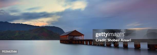 hanalei pier before sunrise, kauai, hawaii - hanalei national wildlife refuge stock pictures, royalty-free photos & images