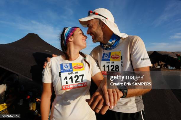 Isabel et David Sanchez lors de la 29ème Sultan Marathon des sables le 11 avril 2014, Sahara, Maroc.