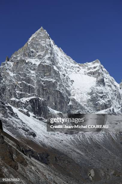 Mounts to Gokyo lake in the Sagarmatha National Park.