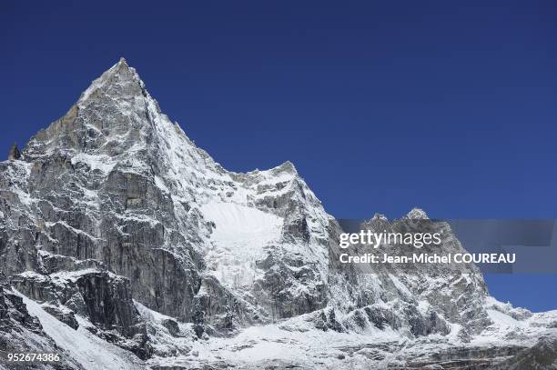 Mounts to Gokyo lake in the Sagarmatha National Park.