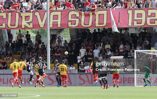 Silvan Widmer of Udinese Calcio scores the 0-1 goal during the serie A match between Benevento Calcio and Udinese Calcio at Stadio Ciro Vigorito on...