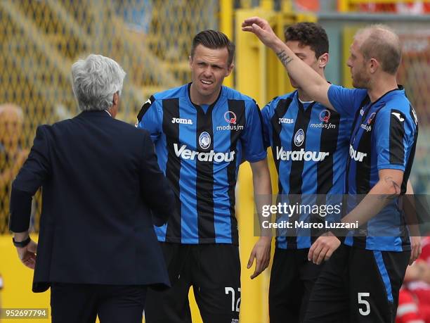 Josip Ilicic of Atalanta BC celebrates his goal with his coach Gian Piero Gasperini and Andrea Masiello during the serie A match between Atalanta BC...