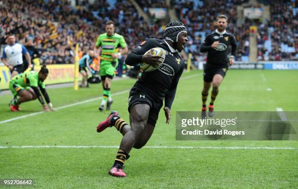 Christian Wade of Wasps scores his second try during the Aviva Premiership match between Wasps and Northampton Saints at The Ricoh Arena on April 29,...