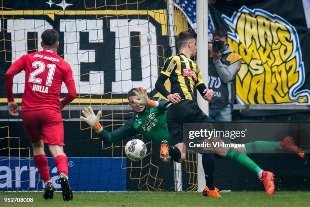 Danny Holla of FC Twente, goalkeeper Joel Drommel of FC Twente, Mason Mount of Vitesse during the Dutch Eredivisie match between Vitesse Arnhem and...