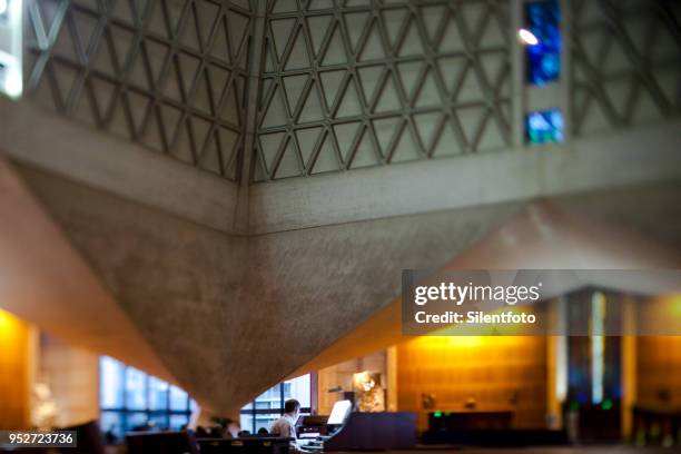 preparing for evening service inside saint mary's cathedral, san francisco - silentfoto stock pictures, royalty-free photos & images