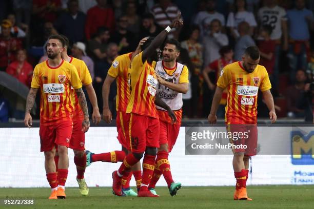 Players of Benevento Calcio celebrate the 3-3 goal scored by Bacary Sagna during the serie A match between Benevento Calcio and Udinese Calcio at...