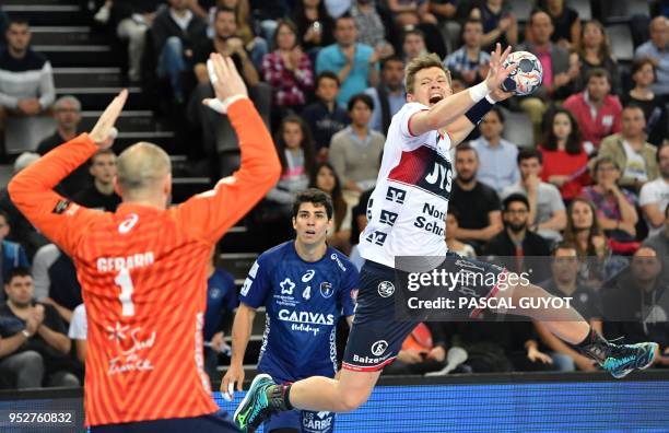 Flensburg's Danish right wing Lasse Svan vies with Montpellier's French goalkeeper Vincent Gerard during the EHF Champions League quarter-final...