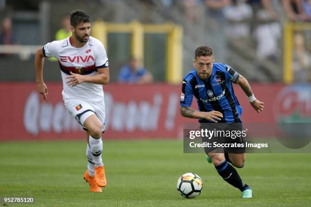 Miguel Veloso of Genua, Alejandro Gomez of Atalanta during the Italian Serie A match between Atalanta Bergamo v Genoa at the Stadio Atleti Azzurri d...