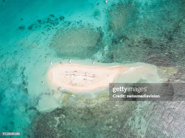 drone shot aerial view of tropical island and boat in turquoise pristine water - sandbar stock pictures, royalty-free photos & images