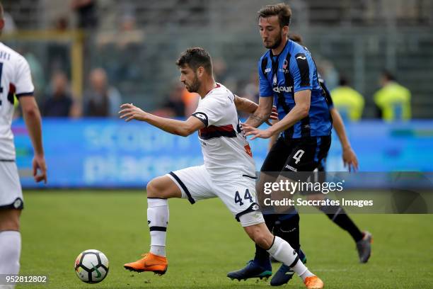 Miguel Veloso of Genua, Bryan Cristante of Atalanta during the Italian Serie A match between Atalanta Bergamo v Genoa at the Stadio Atleti Azzurri d...