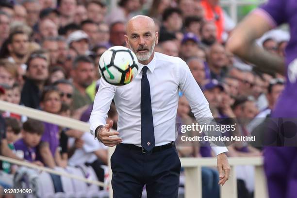 Stefano Pioli manager of AFC Fiorentina gestures during the serie A match between ACF Fiorentina and SSC Napoli at Stadio Artemio Franchi on April...