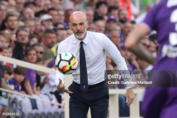 Stefano Pioli manager of AFC Fiorentina gestures during the serie A match between ACF Fiorentina and SSC Napoli at Stadio Artemio Franchi on April...