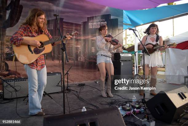 Frank Rische 83 Lillie Mae Rische Photos & High Res Pictures - Getty Images