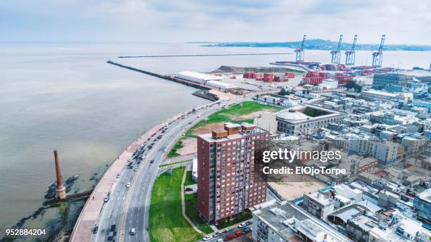 aerial view, high angle view of montevideo's coastline - waterfront stock photos et images de collection