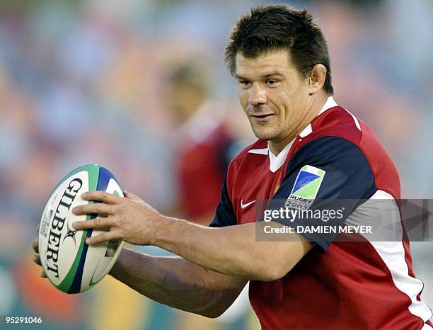 French prop Olivier Milloud practices during the captain's run session at Dairy Farmer Stadium, Townsville 17 October 2003, on the eve of France's...