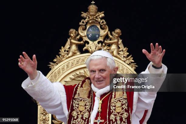 Pope Benedict XVI delivers his 'urbi et orbi' blessing from the central balcony of St Peter's Basilica on December 25, 2009 in Vatican City, Vatican.