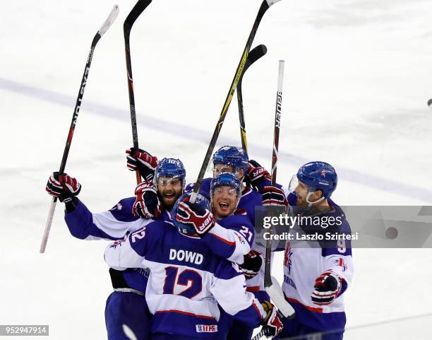 Robert Farmer of Great Britain, Robert Dowd of Great Britain, Mike Hammond of Great Britain, an unidentified player and Brett Perlini of Great...