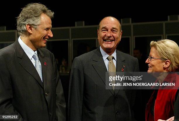 French President Jacques Chirac and Foreign Minister Dominique de Villepin chat with Swedish Foreign Minister Anna Lindh at the EU Summit in...