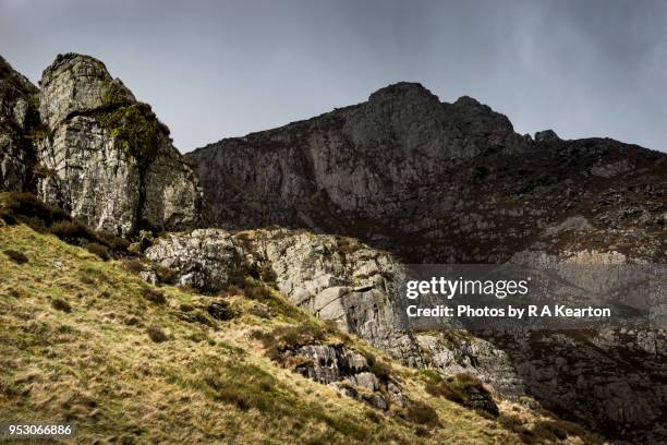 y garn, a mountain peak in snowdonia national park, north wales - welsh culture stock pictures, royalty-free photos & images