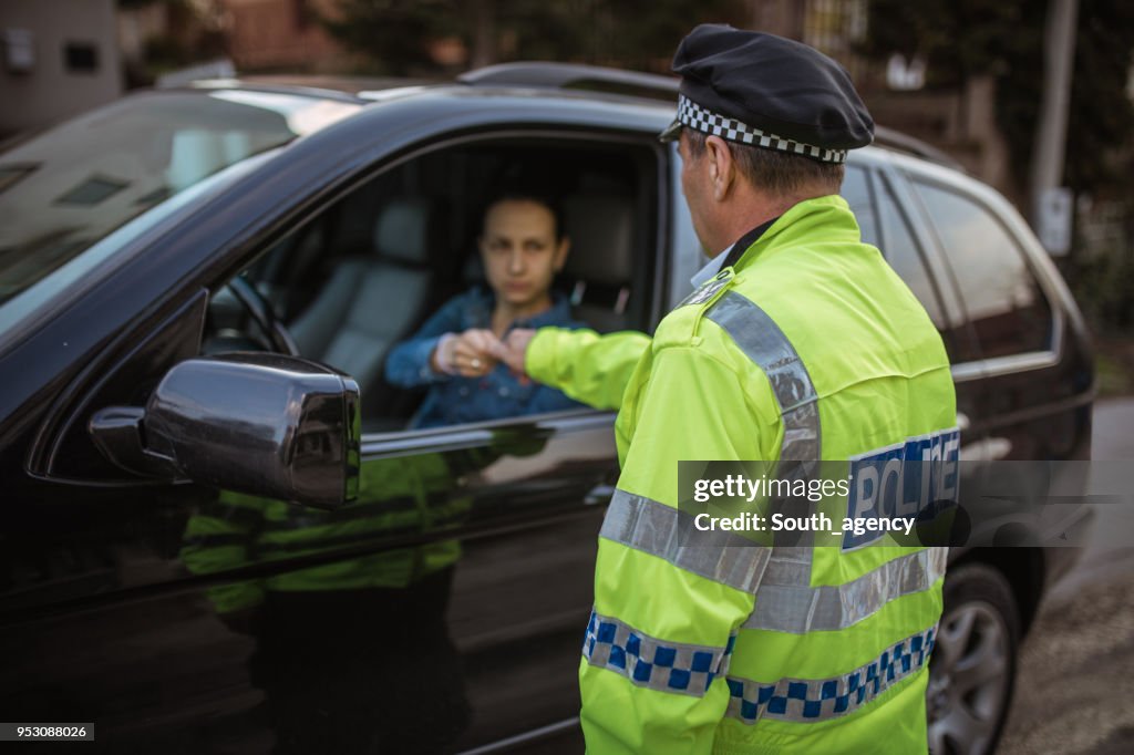 Polizei Officee Ticket geben
