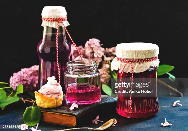 lilac flower jelly and syrup - hobel stockfoto's en -beelden