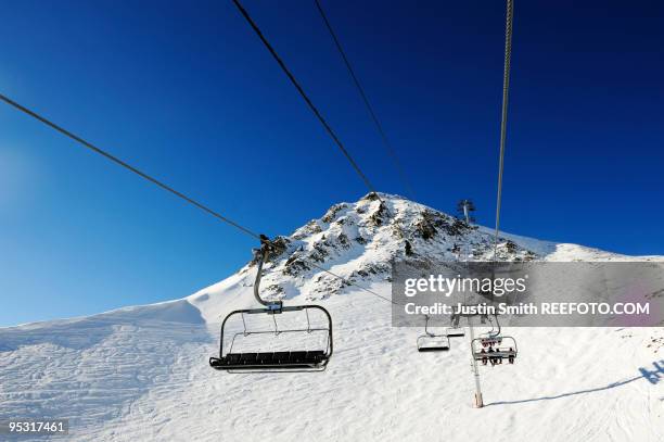 chair lift - val thorens fotografías e imágenes de stock