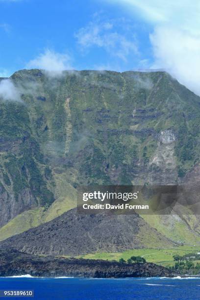 view of 1961 volcano on  tristan da cunha island in the south atlantic. - isla tristán de acuña fotografías e imágenes de stock