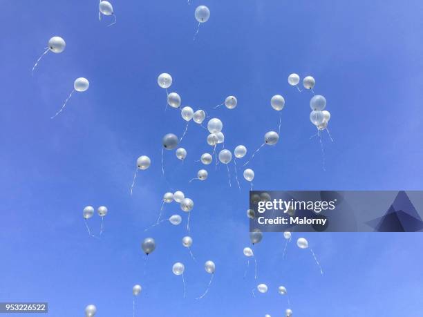 colorful balloons flying away in blue sky. wedding ceremony. - helium bildbanksfoton och bilder