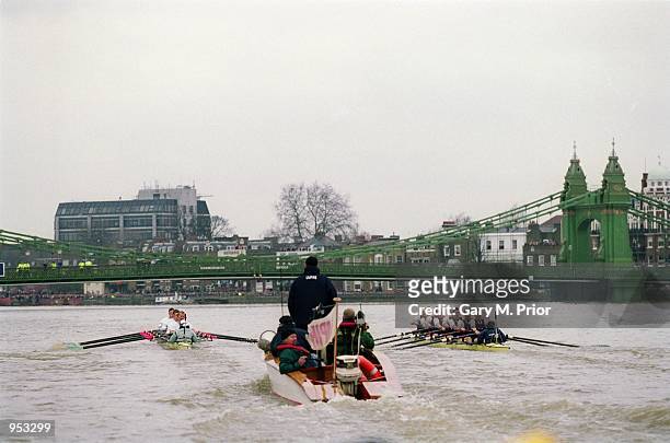 Umpire Rupert Obholzer follows the two crews during the 147th University Boat Race between Cambridge and Oxford held on the River Thames, in London....