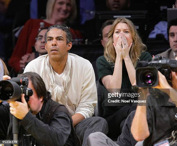 Ellen Pompeo and Chris Ivery attend a game between the Cleveland Cavaliers and the Los Angeles Lakers at Staples Center on December 25, 2009 in Los...