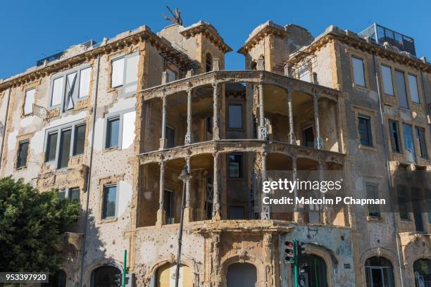 beit beruit, building used by snipers close to the 'green line', during the lebanese civil war 1975-1990 - malcolm blight stockfoto's en -beelden