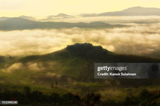 Lowlying 425 Low Lying Cloud Stock Photos, High-Res Pictures, and Images - Getty ...