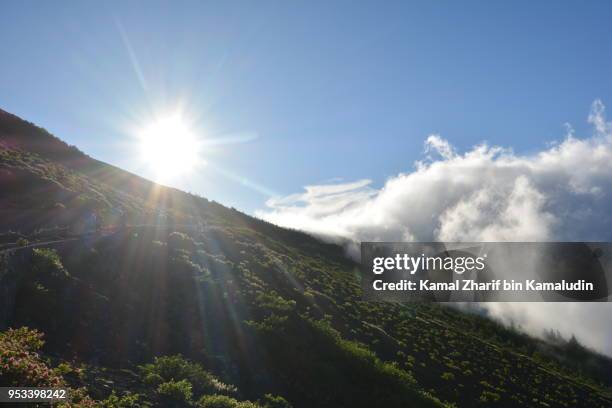 hiking mt fuji - kamal zharif stockfoto's en -beelden