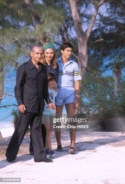 Le Shah d'Iran, l'Impératrice Farah Pahlavi et leur enfants en exile au Bahamas en 1979.