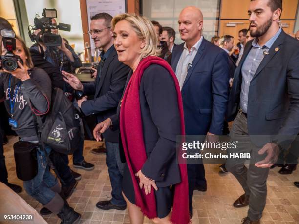 Marine Le Pen et son garde du corps Thierry Légier lors des Assises présidentielles du Front National le 4 février 2017, Lyon, France.