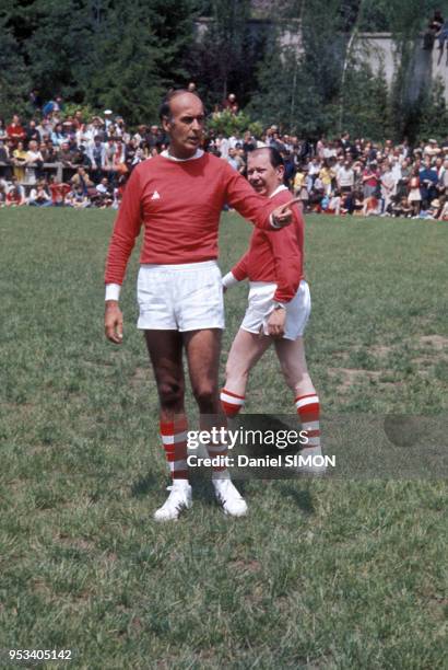 Valéry Giscard d'Estaing joue au football en jui 1973 à Chamalières, France.